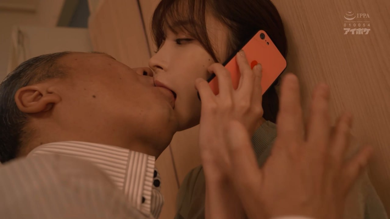 EBWH-008 酔ったら誰とでもハメちゃう「趣味1人飲み」伊藤●莉似のGcup美少女AVデビュー